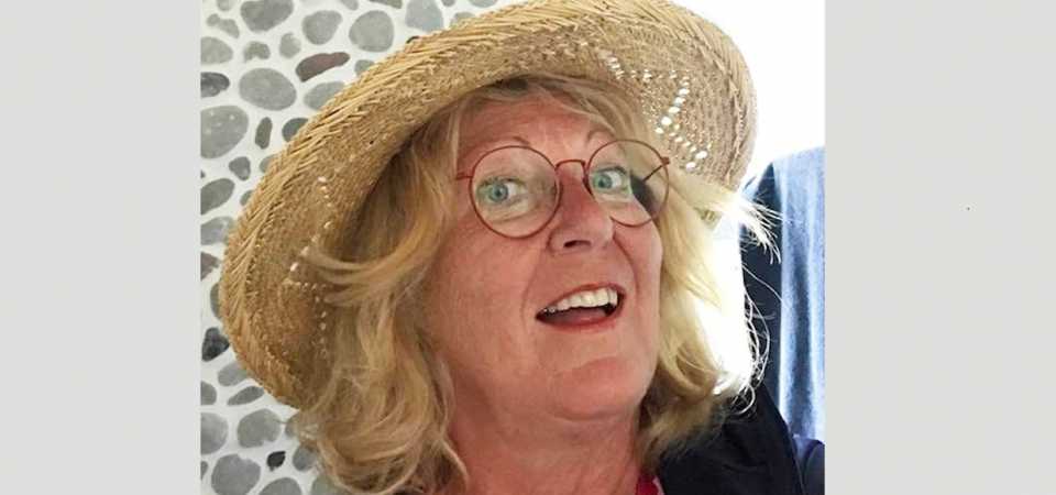 Anneli Glamsare Anneli Glamsare i glasögon och hatt